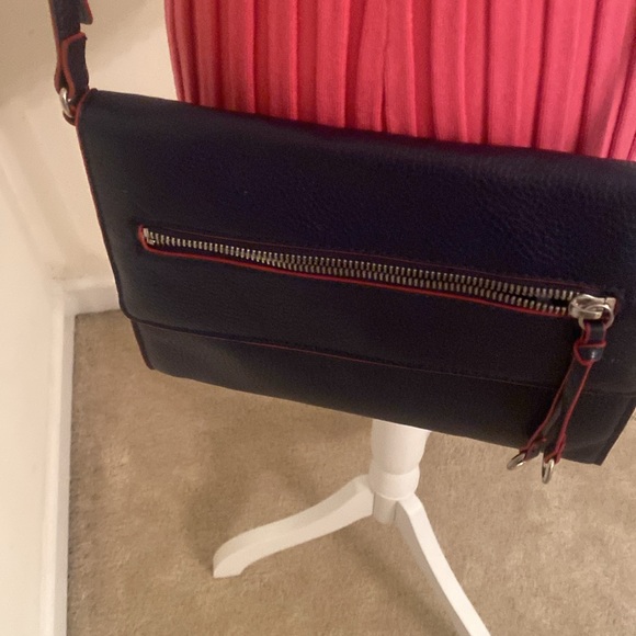 Libby Edelman cross body purse navy blue with red accent stripes Excellent - Picture 7 of 7